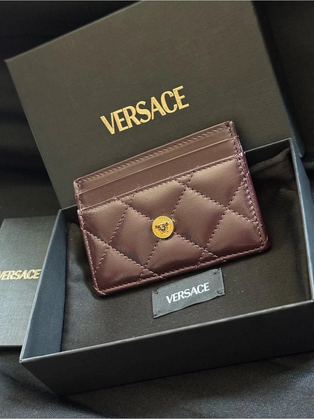New Versace Quilted Burgundy Leather Card Holder with Gold Medallion Medusa - Picture 3 of 5